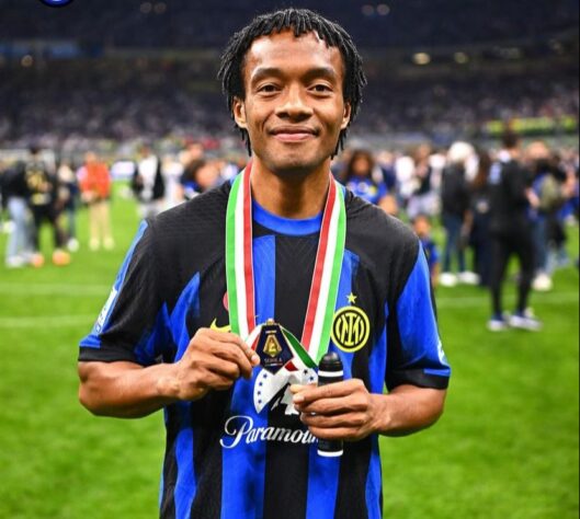 Aos 36 anos, o lateral Juan Cuadrado busca um novo clube após uma temporada de lesões na Internazionale. 