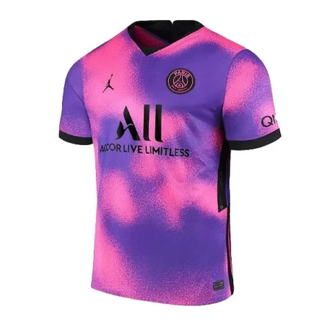 A terceira camisa do Clube para a temporada 2020-2021 foi um sucesso de vendas em seu lançamento, além de virar artigo de moda em vários posts pelas redes sociais.