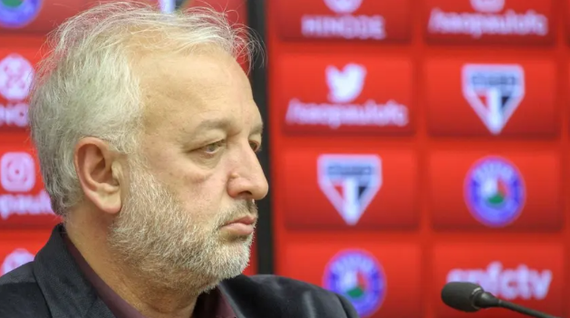 Carlos Belmonte - Em março deste ano, Carlos Belmonte, diretor de futebol do São Paulo, chamou Abel Ferreira, técnico do Palmeiras, de "português de merda" na confusão nos vestiários do Morumbis após o empate entre os clubes em 1 a 1, pelo Paulistão.