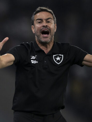 *Artur Jorge (técnico) - Escolheu ir para o Al-Rayyan. Como compensação, Botafogo não pagou R$ 17,1 milhões de premiação ao treinador e comissão técnica pelos títulos da Libertadores e Brasileirão.