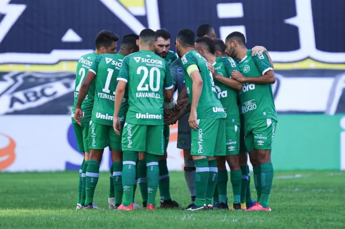 Na 15ª Rodada do Brasileirão de 2021, o Chapecoense tinha 4 pontos conquistados e terminou o campeonato na 20ª posição com 15 pontos.