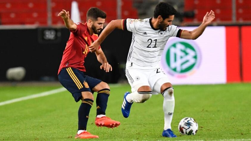 Ilkay Gündogan - se aposentou da Alemanha, e atua no Manchester City