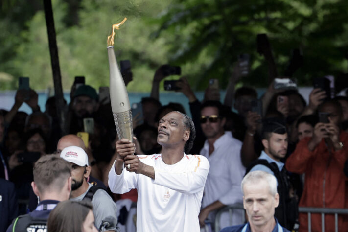 Se teve algúem que roubou a cena nessas Olimpíadas, esse alguém foi o rapper estadunidense Snoop Dogg. Veja momentos marcantes do cantor nas Olimpíadas