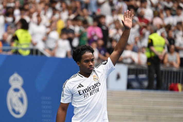 1º. Endrick (2024 - Real Madrid): Real Madrid 3x1 Stuttgart - 18 anos, 1 mês e 17 dias