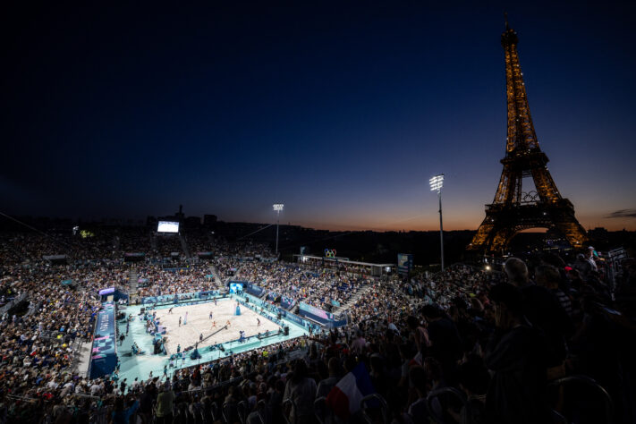 Visual do Estádio da Torre Eiffel durante partida entre EUA e República Tcheca