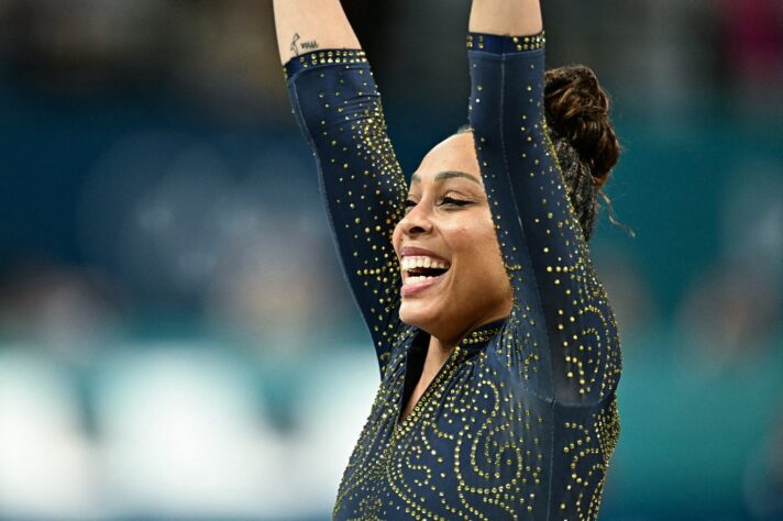 Lorrane Oliveria (bronze na ginástica artística por equipes): 26 anos