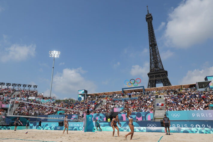 Visual do Estádio da Torre Eiffel durante partida entre França e República Tcheca