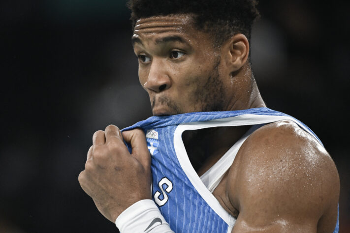 6º Giannis Antetokounmpo (Milwaukee Bucks) - US$ 228 milhões (cerca de R$ 1.2 bilhão na cotação atual) por cinco anos