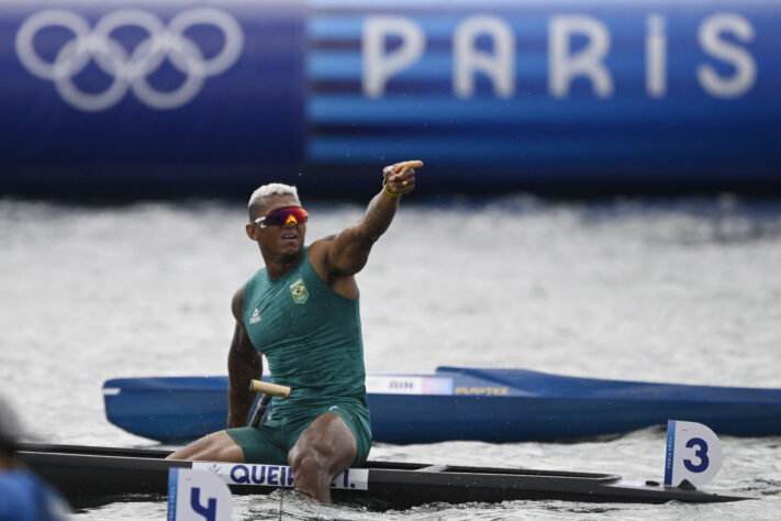 2. Isaquias Queiroz - Canoagem: 1 ouro, 3 pratas e 1 bronze (5 medalhas)