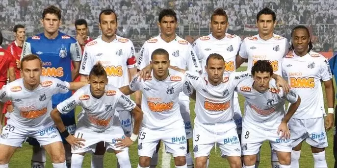 8. Santos - 44 títulos