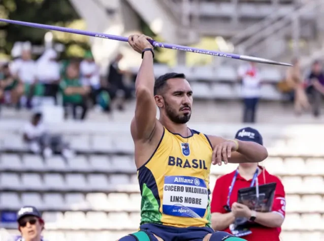 É bronze! Cícero Nobre é mais um medalhista brasileiro. O atleta atingiu a marca de 49,46m no lançamento de dardo F57 e garantiu o bronze.