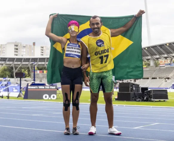 É prata! Mais uma medalha pro Brasil. Thalita Simplício garante a medalha de prata nos 400m T11.