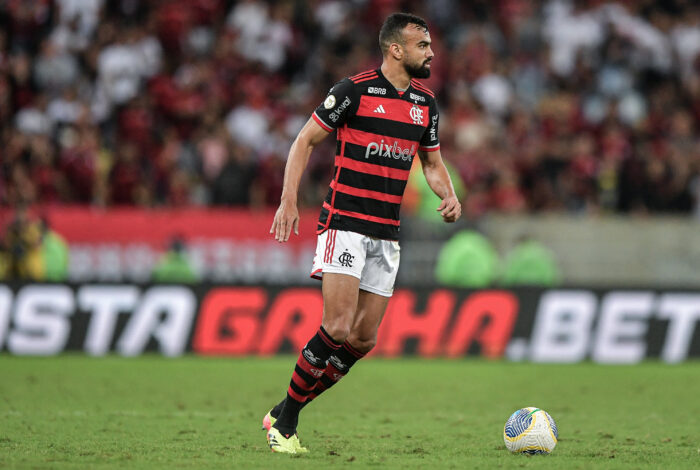 Com Fabrício Bruno, Pulgar e Allan, os jogadores com mais cartões do Flamengo na temporada