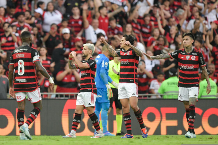 Flamengo: 24 quartas, 16 semis, 9 finais e 4 títulos