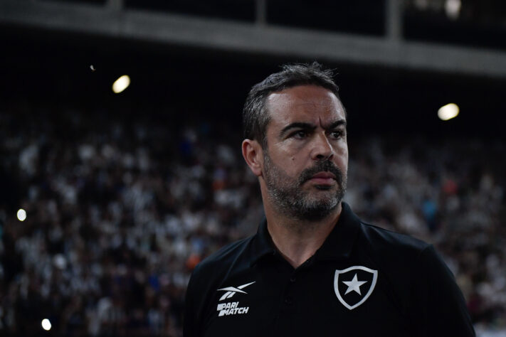 6º Artur Jorge (Botafogo) – R$ 1 milhão