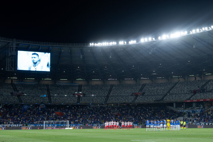 No Mineirão, a imagem de Izquierdo apareceu no telão antes de Cruzeiro x Inter