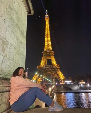 Estava escrito! A cor da Torre Eiffel alertava para a medalha que viria anos depois.