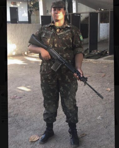 A 3º Sargento do Exército Brasileiro Beatriz Souza.