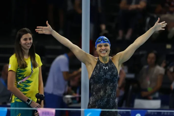 É ouro! Carolina Santiago não deu chances para ninguém, e conquistou mais um ouro pro Brasil, dessa vez nos 100m costas S12. Com a vitória, a nadadora bateu o recorde das Américas, que era dela mesma, e se igualou à maior campeã paralímpica do Brasil entre as mulheres, a velocista Ádria dos Santos.