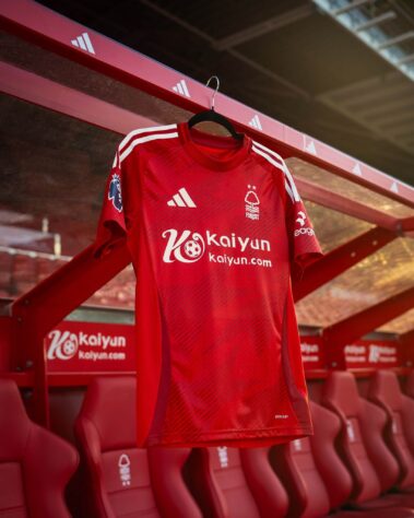 Nottingham Forest (Adidas) - 75 libras (cerca de R$ 534 na cotação atual)