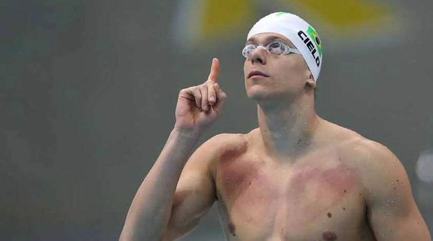 Cesar Cielo é recordista dos 50m livre - 20.91s