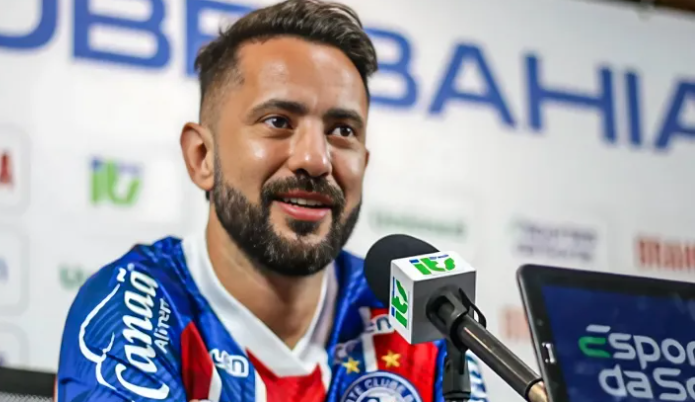 Everton Ribeiro em apresentação no Bahia 