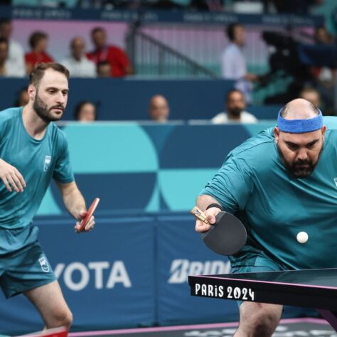 É bronze! Claudio Massad e Luiz Manara garantem o bronze na dupla masculina M18 do tênis de mesa. Embora tenham perdido a semifinal para os chineses, as paraolimpíadas consideram dois bronzes, assim os brasileiros vão ao pódio.