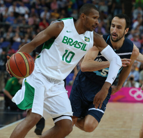 Já em Londres 2012, o basquete brasileiro marcou presença nos Jogos e caiu no Grupo B, junto com Rússia, Espanha, Austrália, a anfitriã Reino Unido, e China. Em um time com nomes como Leandrinho, Marcelinho, Nenê e Varejão, o Brasil conseguiu se classificar em segundo no grupo e garantiu uma vaga para as quartas de final, onde foi eliminada para a Argentina.