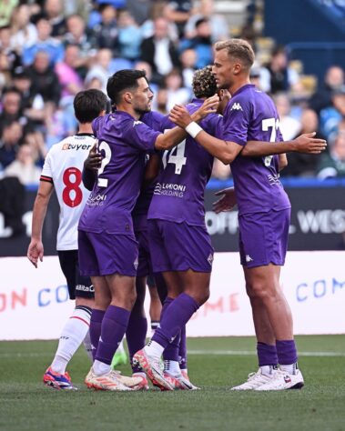 Nesta quinta-feira (29), o Fiorentina enfrenta o Puskás Akadémia pelos playoffs da Uefa Conference League. A partida acontece às 16h e terá transmissão exclusiva do Lance!. Em todo sua história, o clube italiano foi marcado pela passagem de dezenas de brasileiros que atuaram e se destacaram com a camisa da Viola. Relembre os maiores destaques brasileiros no Fiorentina: