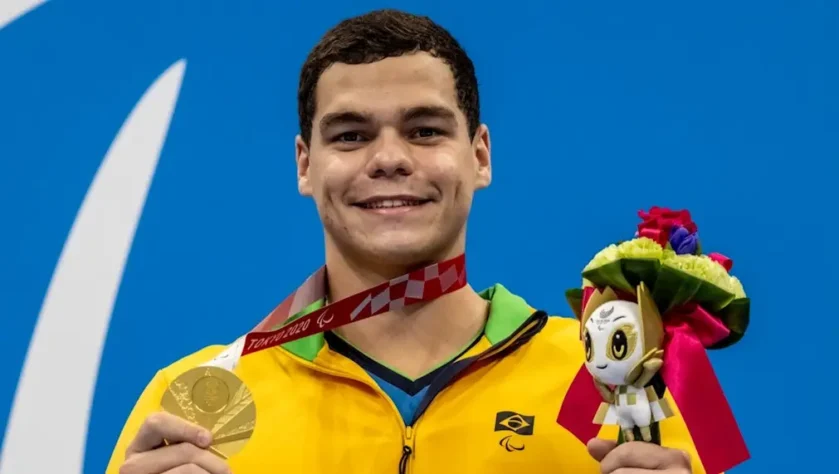 Gabriel Bandeira assegurou a segunda medalha da delegação brasileira em Paris. Com tempo de 55.08, o atleta de 24 garantiu a medalha de bronze nos 100m borboleta - S14. 