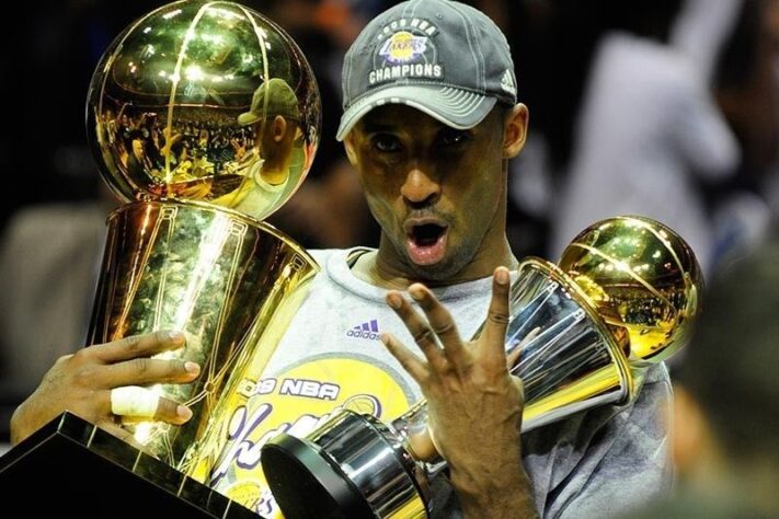 Kobe Bryant foi cinco vezes campeão da NBA (2000, 2001, 2002, 2009, 2010)