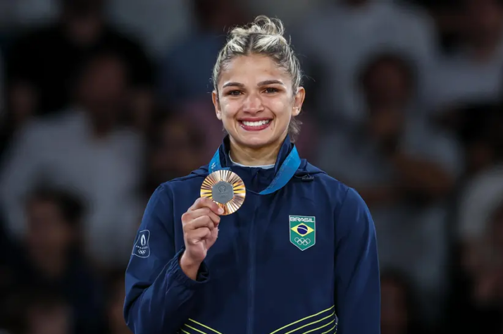 5º - Larissa Pimenta (dois bronzes): R$ 182 mil