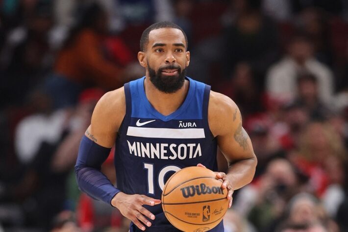 5º Mike Conley (Minnesota Timberwolves) - 89 na bola de 3