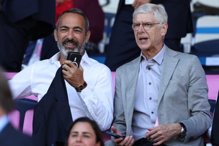 Ex-técnico, Arsène Wenger, presente na final entre Brasil x Estados Unidos.