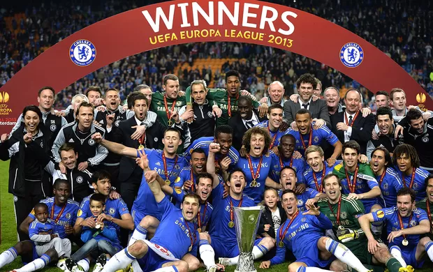 Em 2013, o Chelsea foi campeão com os brasileiros: o zagueiro David Luiz e os meias Ramires e Oscar.