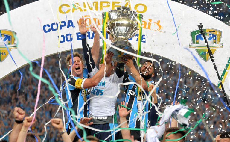 2016 - Grêmio - R$ 9 milhões