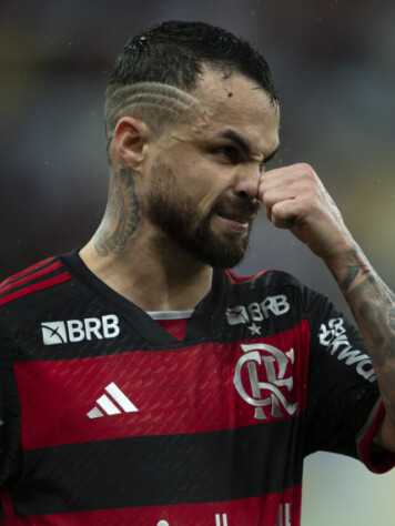 Novamente em clássicos, Michael sofreu uma lesão na coxa esquerda contra o Vasco