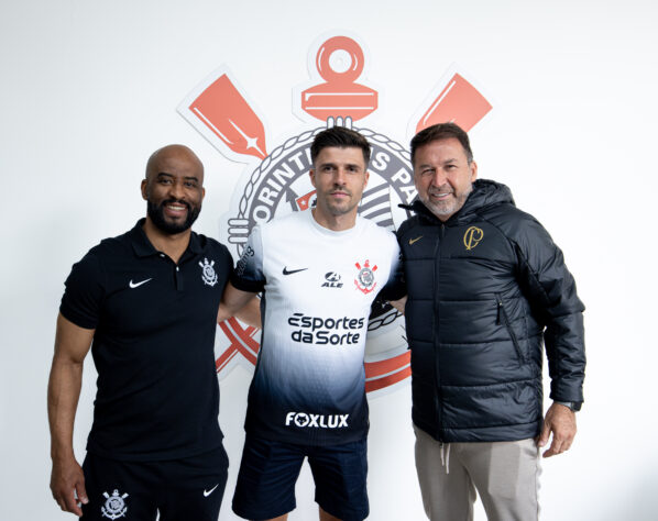 Corinthians- Héctor Hernández, nasceu em Las Palmas, na Espanha e costumava atuar na terceira divisão do campeonato espanhol