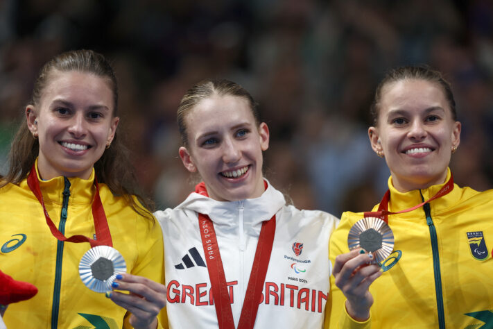 As irmãs gêmeas Débora e Beatriz Borges Carneiro conquistaram uma dobradinha para o Brasil na final dos 100m peito da classe SB14. Débora ficou em segundo lugar, com o tempo de 1min16s02, enquanto Beatriz fechou o pódio na terceira colocação, com 1min16s46.