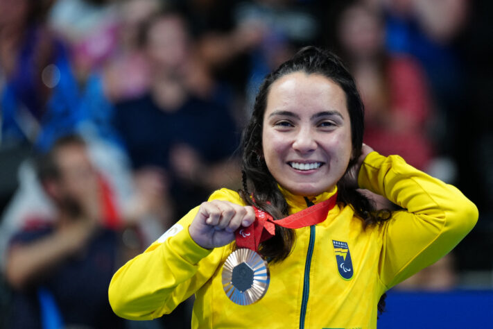 Mayara Petzold conquistou outra medalha de bronze nos 50m borboleta (S6) nas Paralimpíadas de Paris, registrando o tempo de 37s51.