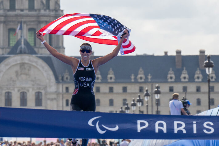 3º - Estados Unidos - 36 ouros; 42 pratas; 27 bronzes (total: 105)