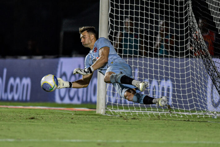 Segunda fase: Vasco 3(4)x3(1) Água Santa - Galdames, Vegetti e Lucas Piton, do Vasco, Neílton, Robles e Luan Dias, do Água Santa