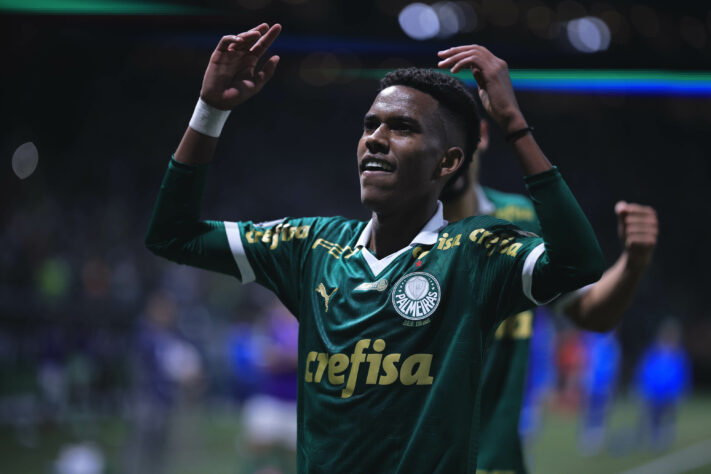 Estêvão, de 17 anos, tem 36 jogos pelo Palmeiras e 10 dez gols marcados, além de oito assistências. 