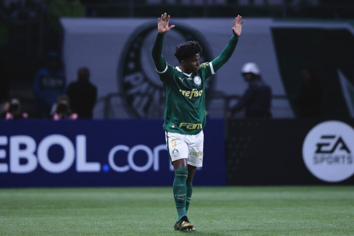 (Palmeiras) Jogador mais jovem a fazer gol pelo Palmeiras em Libertadores - 16 anos, 10 meses e 16 dias