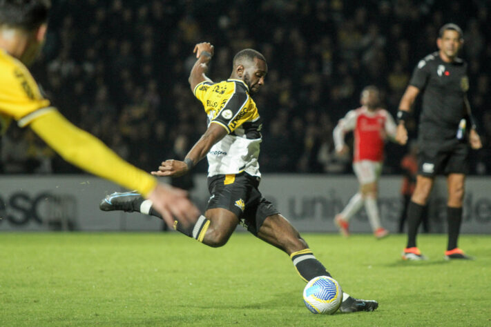 10º Yannick Bolasie (Criciúma): 6 gols