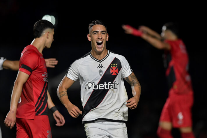 Quartas (ida): Vasco 2x1 Athletico-PR - Puma Rodríguez e Hugo Moura, do Vasco, Christian, do Athletico-PR