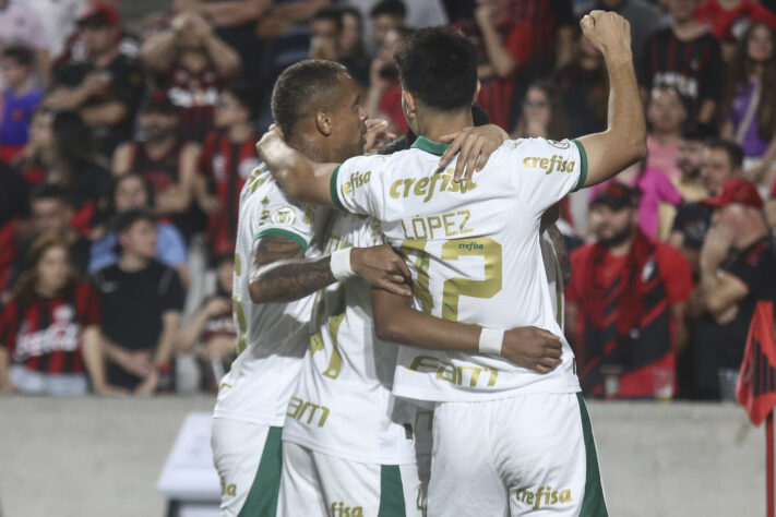 Aproveitamento fora de casa: Botafogo - 59,5%/ Palmeiras - 56,4%/ Fortaleza -  41%