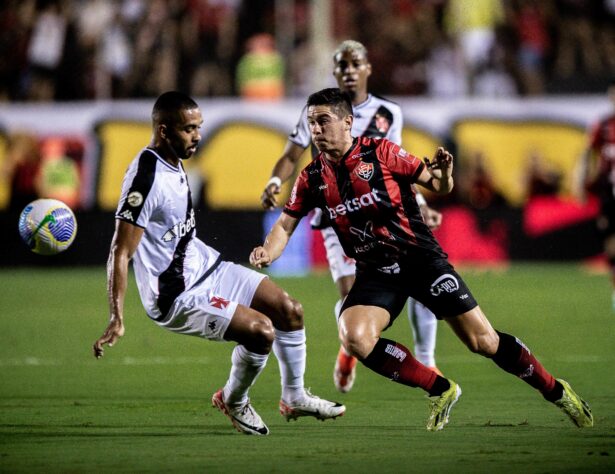 Nesta quarta-feira (11), o Vasco eliminou o Athletico Paranaense nos pênaltis por 5 a 4. No jogo de ida, o clube carioca garantiu a vitória de 2 a 1, mas não teve sucesso no segundo jogo, perdendo por 2 a 1. Com o placar acumulado, as penalidades deram vantagem ao Cruz-Maltino, que ficou com a vaga. Relembre as classificações do clube para a semifinal da Copa do Brasil: