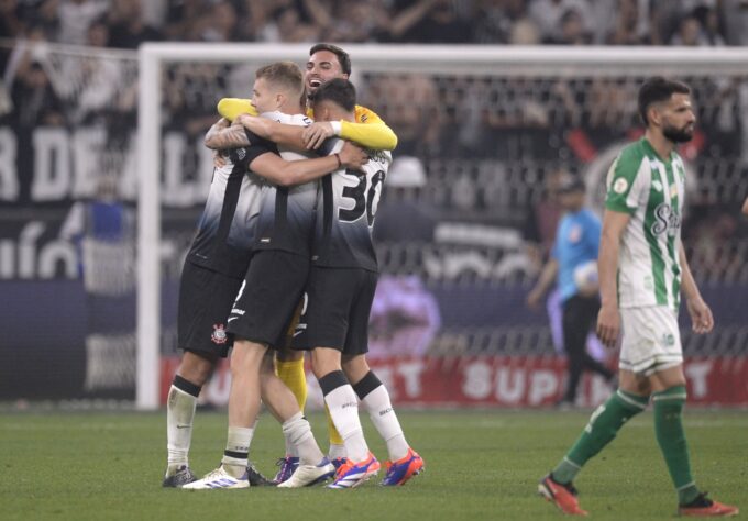 Quartas (volta): Corinthians 3x1 Juventude - Romero, Zé Marcos (GC) e Andre Ramalho, do Corinthians, Hugo (GC), do Juventude