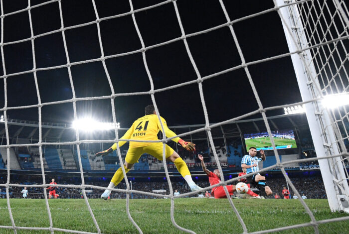 Veja as imagens de Racing x Athletico-PR, no El Cilindro, pela Copa Sul-Americana